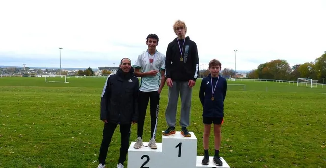 photo  mohamed serbouti a remis les médailles, ici les 3e.  &copy;  le maine libre 