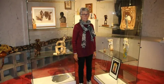 photo  bernadette vermeren, présidente des amis de gaston floquet, en présence d’œuvres de gaston floquet.  &copy;  ouest-france 