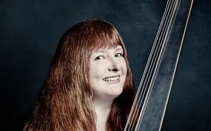 photo  christina pluhar, harpiste, luthiste et théorbiste, spécialiste de musique ancienne, a fondé en 2000 l'ensemble l'arpeggiata.  &copy;  michel novak 