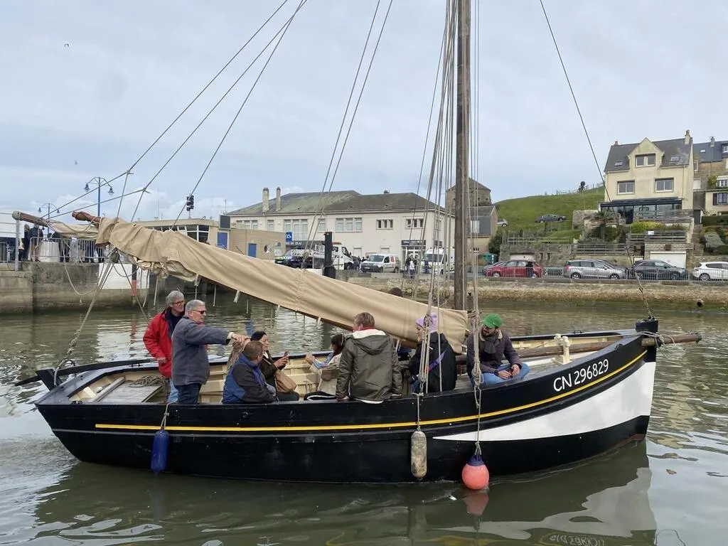 Au Goût du Large, une découverte du port de PortenBessin à bord des