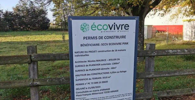 photo  le permis de construire est affiché depuis peu. les seize logements qui vont être construits par la société écovivre.  &copy;  le maine libre 