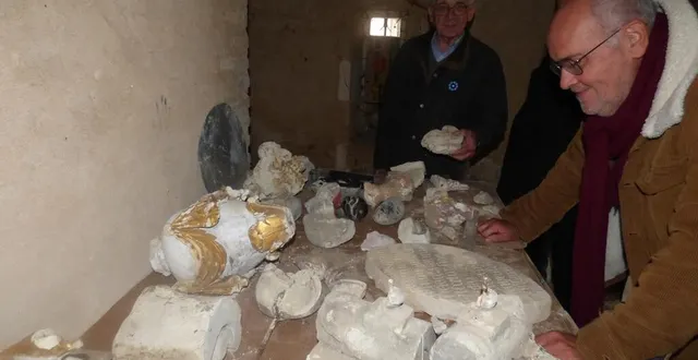 photo  les membres de l’association cœur de bourgs s’interrogent sur l’origine de ces pierres qui proviendraient d’un probable retable du xvie siècle.  &copy;  ouest-france 