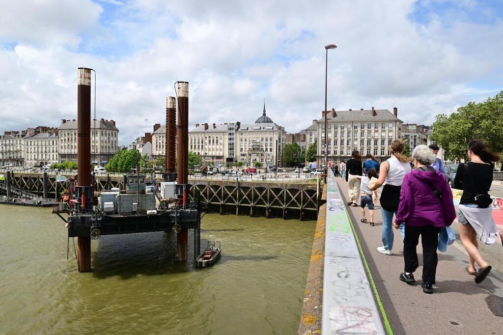 Nantes Les Voitures Interdites De Circulation Sur Le Pont Anne De