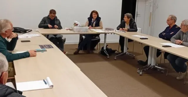 photo  maryse redureau, première adjointe au maire, avait réuni les responsables associatifs pour préparer le rendez-vous des 9 et 10 décembre prochains.  &copy;  le maine libre 