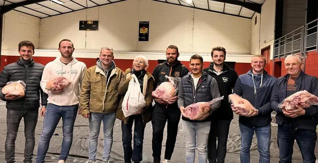 photo les vainqueurs du concours avec les organisateurs et geneviève chevalier, présidente de l’association retenue cette année. © co