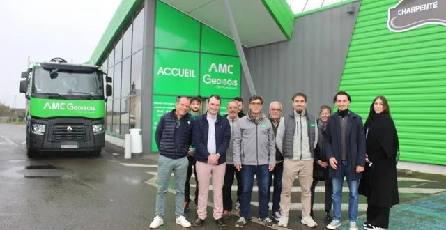 photo  le personnel et les dirigeants de la nouvelle enseigne « amc gedibois ».   &copy;  le maine libre 