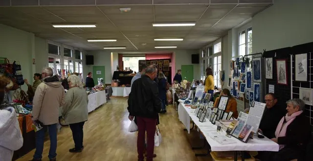 photo  les visiteurs ont été très nombreux toute la journée à déambuler dans les allées.  &copy;  le maine libre 