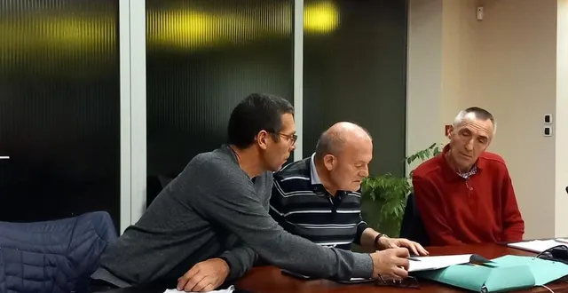 photo  de gauche à droite : hubert toreau et alain lefranc, conseillers délégués et pascal jouanny, premier adjoint.  &copy;  le maine libre 