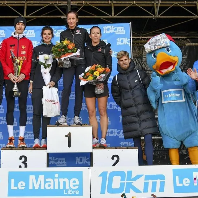 photo le podium féminin en 2022, en présence de christophe lemaître et jimmy gressier.  ©  archives le maine libre yvon loué