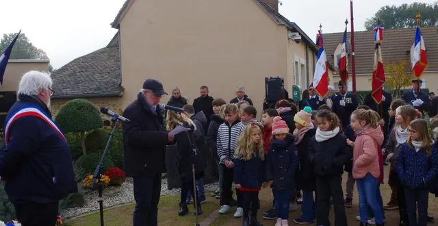 photo  gilbert paulin s’est replongé dans l’histoire du monument aux morts. il avait également préparé une exposition.  &copy;  le maine libre 