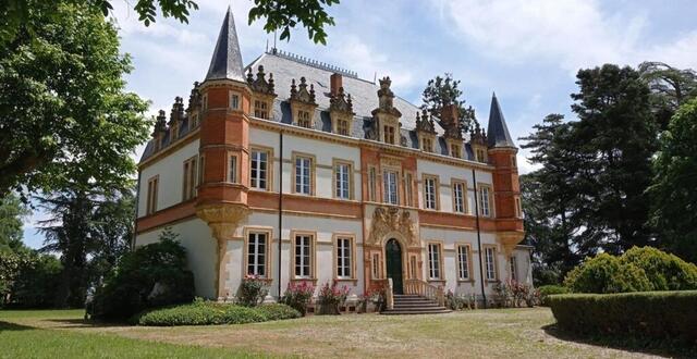 photo  situé à quelques kilomètres de la commune de saint-gaudens (haute-garonne), ce château du xixe siècle est à vendre pour la somme de 1,3 million d’euros. 