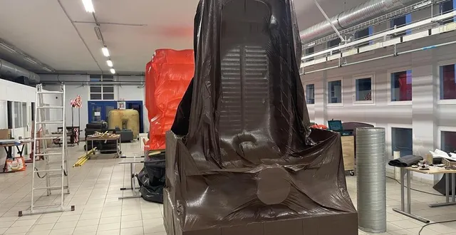 photo  six sculptures de ken sortais seront à découvrir lors de la première soirée de 2angles dans ses locaux de la rue du pré-neuf, à saint-georges-des-groseillers (orne).  &copy;  ouest-france 