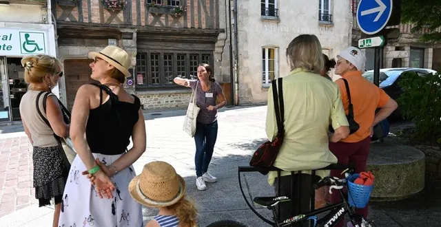 photo  l’office de tourisme organise chaque été des visites guidées dans la ville d’alençon.  &copy;  archives ouest-france 