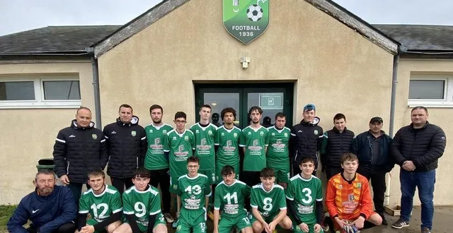 photo  l’équipe des u18 du club de football de marolles-les-braults, en entente avec courgains.  &copy;  le maine libre 