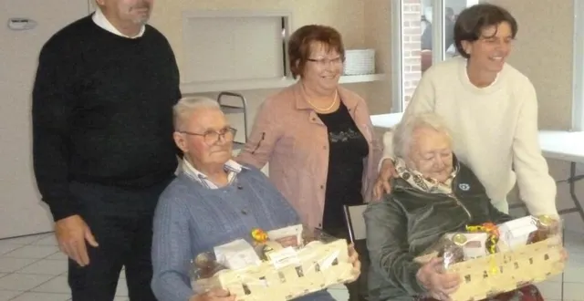 photo  de gauche à droite : jean-michel cuisinier, maire par intérim ; bernard mesirard, 93 ans ; jocelyne benoit, conseillère départementale ; denis hardouin, 94 ans et sophie renault, deuxième adjointe.  &copy;  ouest-france 
