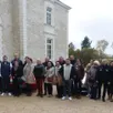 photo  une bonne vingtaine de personnes, participant au road trip organisé par benoît lucas, ont déjeuné au château. 