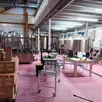 photo  l’atelier de fabrication de la microbrasserie artisanale bizarre pour produire des bières bios atypiques, avec des bouteilles consignées ou en fûts. 