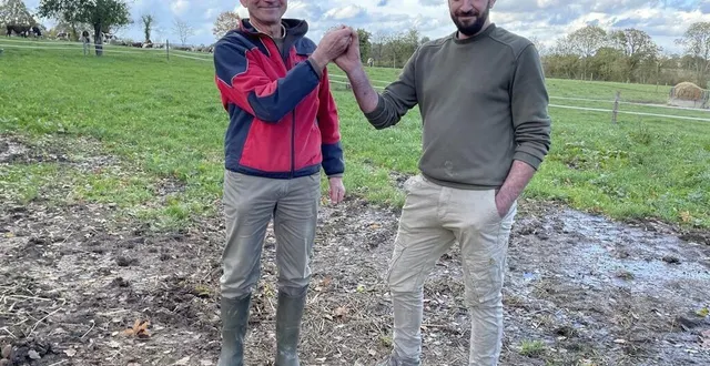 photo  jean-pierre huette a transmis sa ferme à julien rolland en avril 2022.  &copy;  ouest-france 