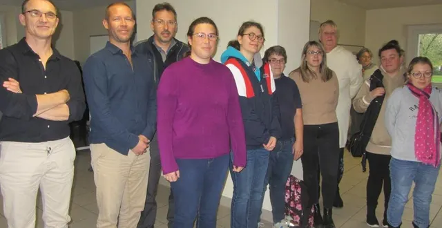photo  les résidents de l’esat ont rencontré les responsables d’entreprise qui ont accepté de participer à la journée duoday. à gauche alain chenin chargé à l’esat de l’insertion professionnelle  &copy;  ouest-france 