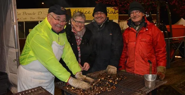 photo  jean yvard (à gauche) participait à de nombreux événements, comme le marché de noël de rai où il faisait griller les marrons.  &copy;  ouest-france 