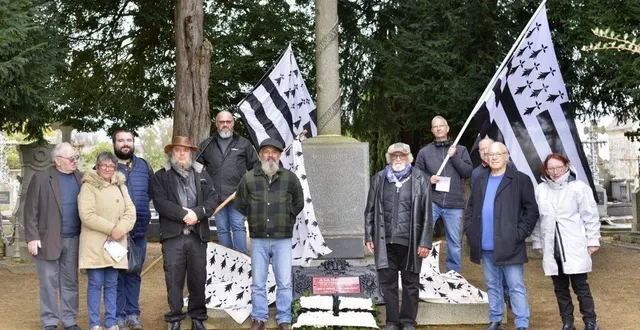 photo  deux associations, l’une conlinoise et l’autre bretonne réunies pour se souvenir.  &copy;  asso kerfank 1 870 