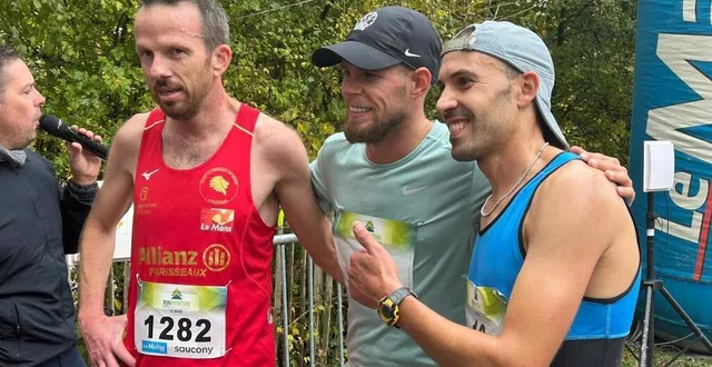 photo  patrice le gall et mohamed moustaoui entourent le vainqueur jimmy gressir.  &copy;  le maine libre 