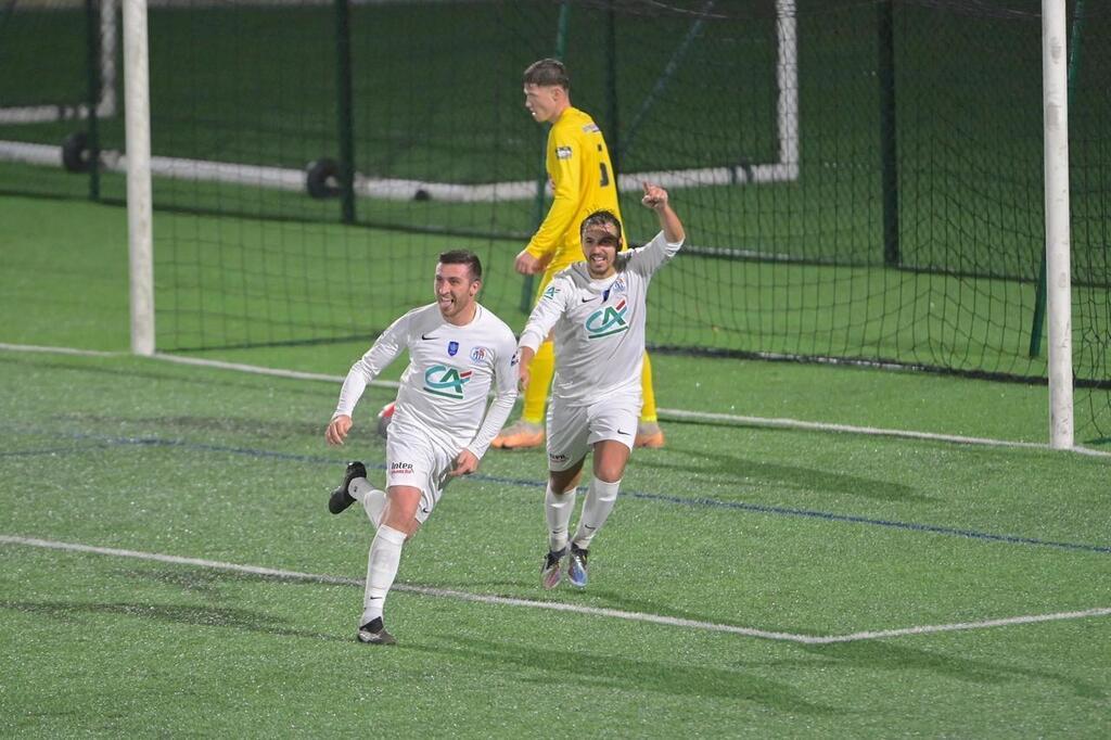 Football Coupe De France Lag Caen Renverse Fougères Et Soffre Un