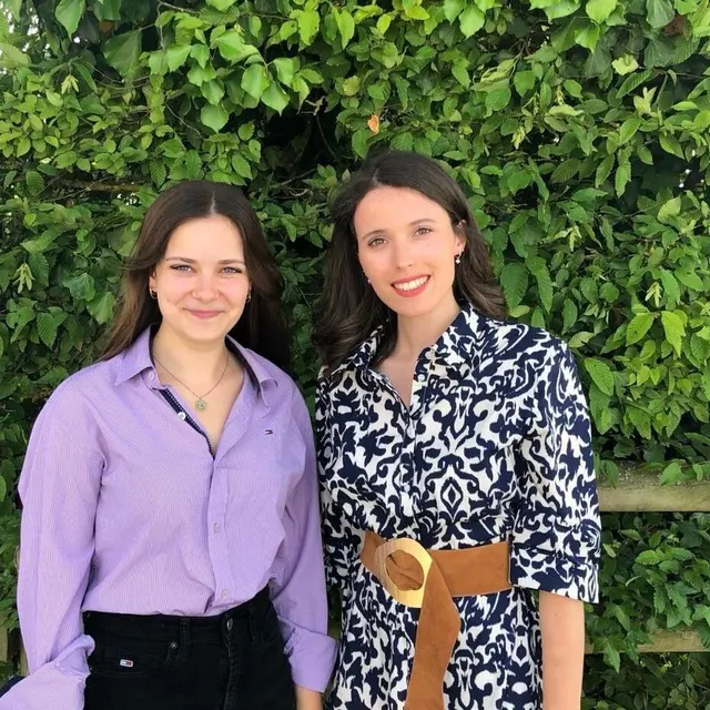 photo l’association de l’orne aux grandes écoles, représentée par audrey hardy, actuelle présidente (à gauche) et mélanie loiseau, fondatrice de l’association.  ©  photo fournie par les candidats