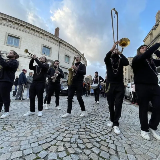 photo la grande parade a parcouru les rues.  ©  ouest-france