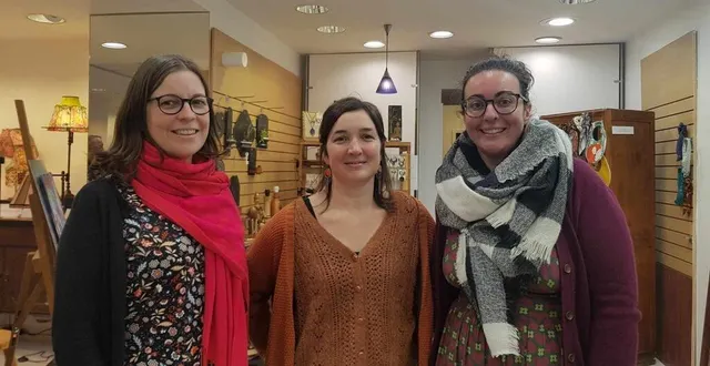 photo  camille lecourt, marion bernard et maud thérèse, du collectif « il était une fois », sont les premières locataires de la boutique éphémère « le 20 », située rue aux sieurs à alençon.  &copy;  ouest-france 