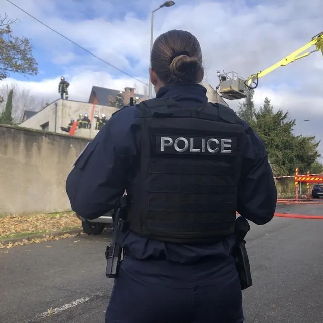 photo la police est sur place.  ©  le maine libre