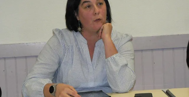 photo  anaïs boucher, maire adjointe en charge du sport à marolles-les-braults (sarthe), fait part du mauvais état du parquet du gymnase.  &copy;  ouest-france 