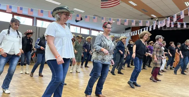 photo  le bal country organisé par le club de damigny a attiré 140 danseurs, dimanche 19 novembre.  &copy;  ouest-france 