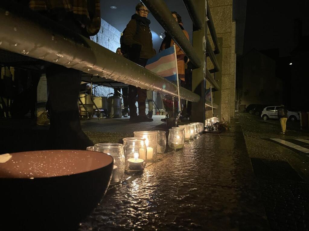 Une quarantaine de personnes réunies à Saint-Brieuc pour la Journée du  souvenir trans - Saint-Brieuc.maville.com