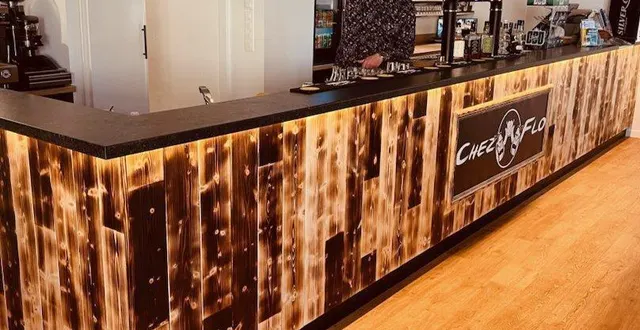 photo  florian deniau prépare son deuxième marché de noël.  &copy;  le maine libre 