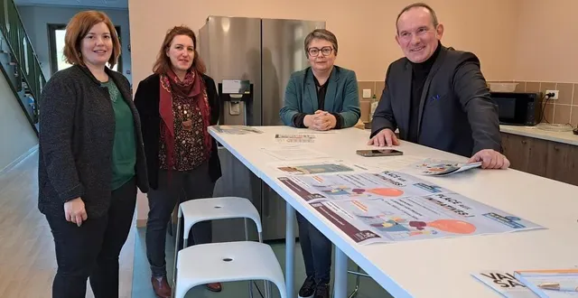 photo  de gauche à droite : aurélie jouin, chargée de mission ; sophie lemaître, chargée de communication ; élisabeth moussay, vice-présidente, et emmanuel franco, président de la communauté de communes du val de sarthe.  &copy;  ouest-france 