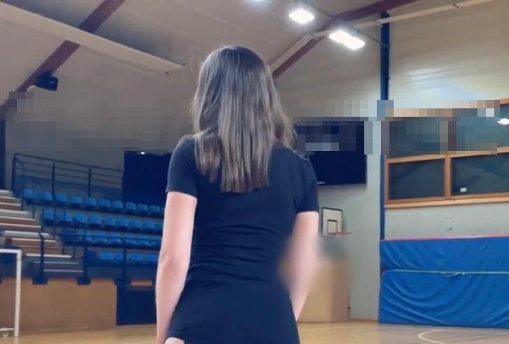 Une Vidéo Pornographique Illégale Tournée Dans Un Gymnase Municipal De Rezé Près De Nantes 