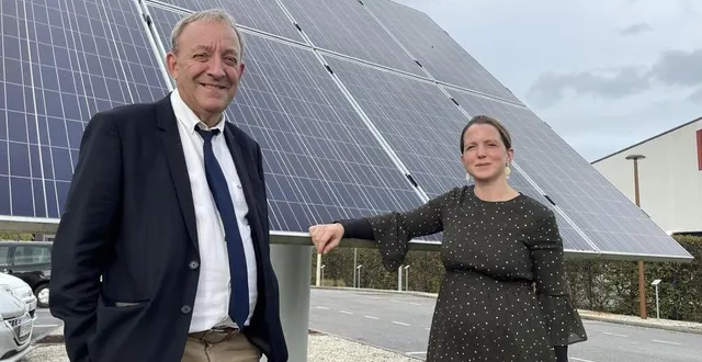 photo  philippe auvray, président du syndicat territoire d’énergie orne, et hélène tesson, ingénieure en énergies renouvelables, spécialisée dans le photovoltaïque.  &copy;  ouest-france 
