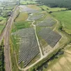 photo la centrale solaire de surdon est répartie sur 17 hectares d’une friche industrielle appartenant à la sncf.