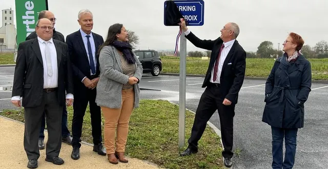 photo  parmi les projets inaugurés la semaine dernière, un parking contenant vingt-deux places de stationnement.  &copy;  le maine libre 