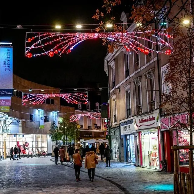photo 130 traversées de rue sont illuminées au mans.  ©  photo le maine libre – yvon loué