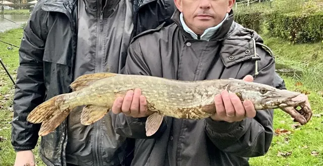 photo  michel chable devant) et hugo olivier, oncle et neveu.  &copy;  maine libre 