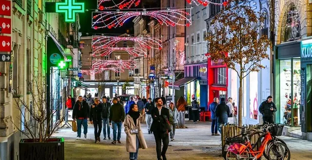photo  plus de 600 guirlandes illuminent la ville du mans depuis ce jeudi 23 novembre 2023.  &copy;  photo le maine libre – yvon loué 