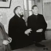 photo andré bisson, le maire de bellou-en-houlme (orne), l’abbé pierre et l’abbé desvois, doyen de messei, le 14 octobre 1958.