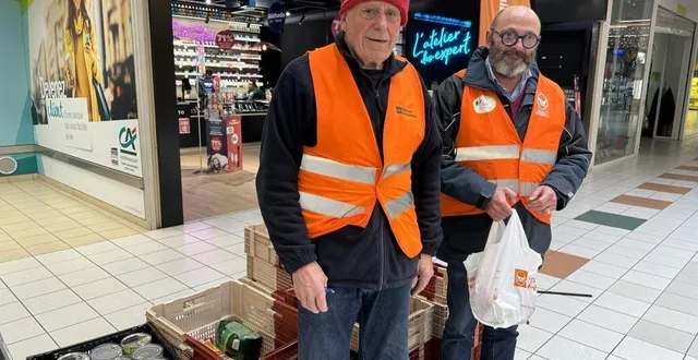 photo  bernard plaçais, bénévole, et édouard romet, nouveau président de la banque alimentaire de l’orne.  &copy;  ouest-france 