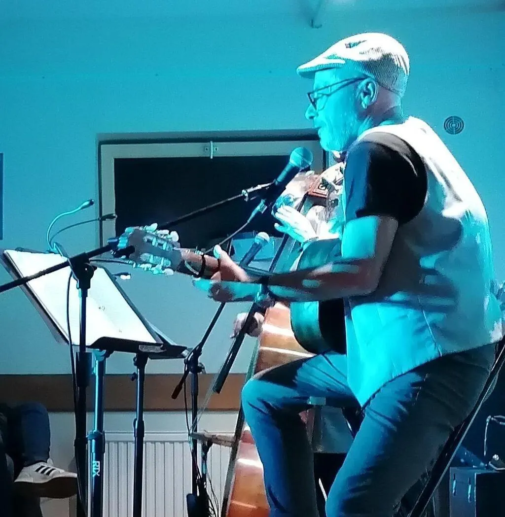 SaintPierresurErve. La Sainte Famille Machin a interprété Brassens