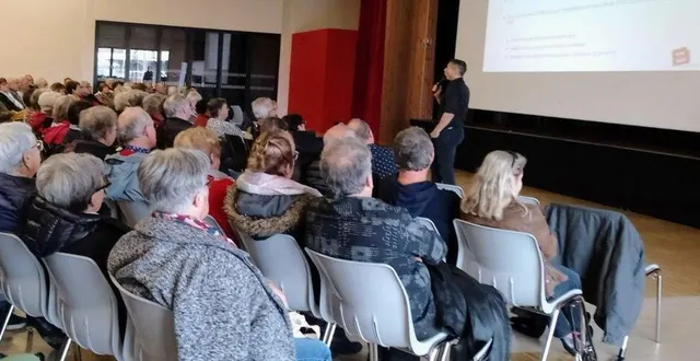 photo  florent hubert anime sa conférence sur l’alimentation.  &copy;  dominique haies 