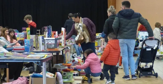 photo  une participation en baisse à la bourse aux jouets.  &copy;  le maine libre 