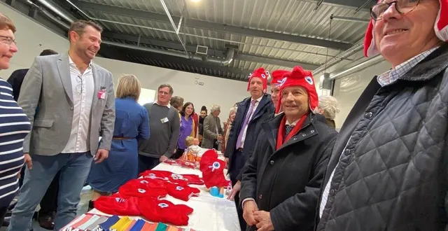 photo  les dix salariés de l’activité textile en entreprises adaptées confectionnent des bonnets phrygiens pour les jeux olympiques. ils sont sous la direction de cyril chaigneau, qui a pris ses fonctions quelques mois après l’incendie.  &copy;  ouest-france 