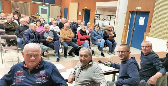 photo  l'assemblée générale de la section pétanque est toujours très suivie… en fin de séance, deux nouveaux membres entrent au bureau, thierry blin et olivier arcof  &copy;  le maine libre 
